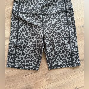KIAVA Women's Leopard Print Bike Shorts - Black & Gray